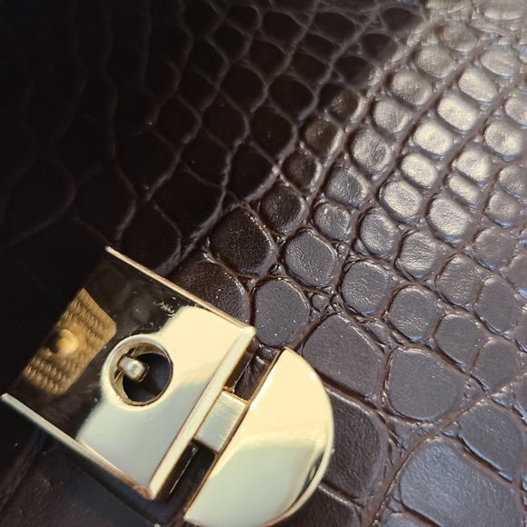 BNWT vegan crocodile leather brown structure purse - Picture 4 of 9